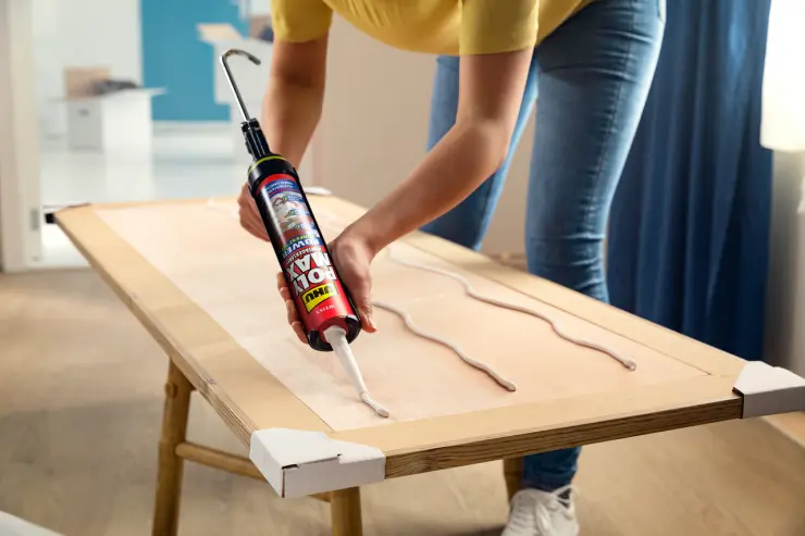 64327-Article-Application-shot-en-394-UHU-425g-German-UHUPOLYMAXPOWER_319